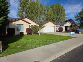 737 Ne Nickernut Ave - Photo 1 of 1
