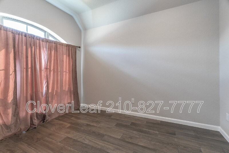 13915 Runner Way - Photo 7 of 37