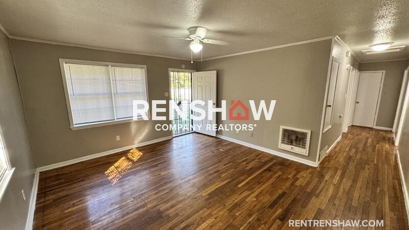 135 Navy Dr - Photo 2 of 13