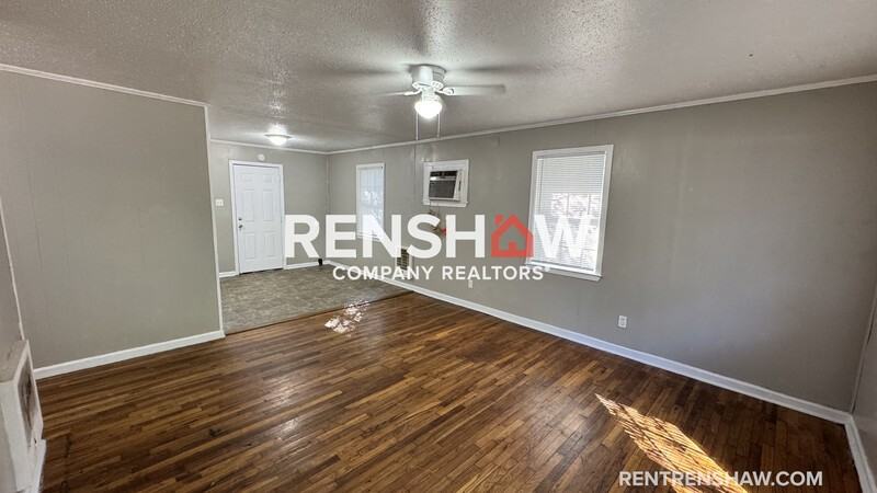 135 Navy Dr - Photo 3 of 13