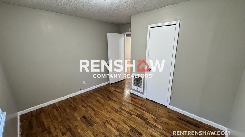 135 Navy Dr - Photo 6 of 13