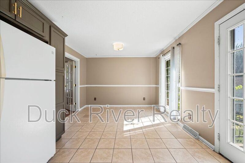 209 Hampton Road - Photo 5 of 33