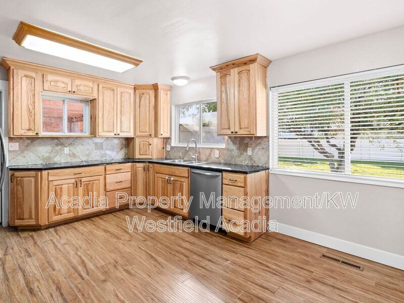 1465 View Drive - Photo 6 of 27