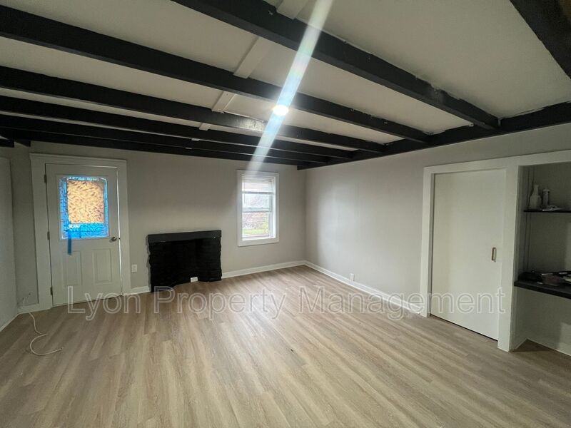 10-12 S B St #2 - Photo 3 of 10