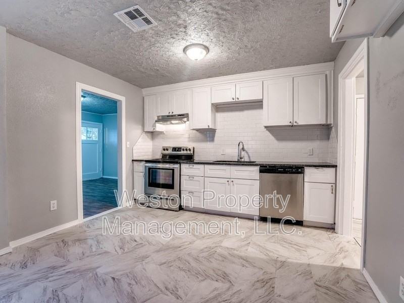 2604 Ne 22nd St - Photo 2 of 25