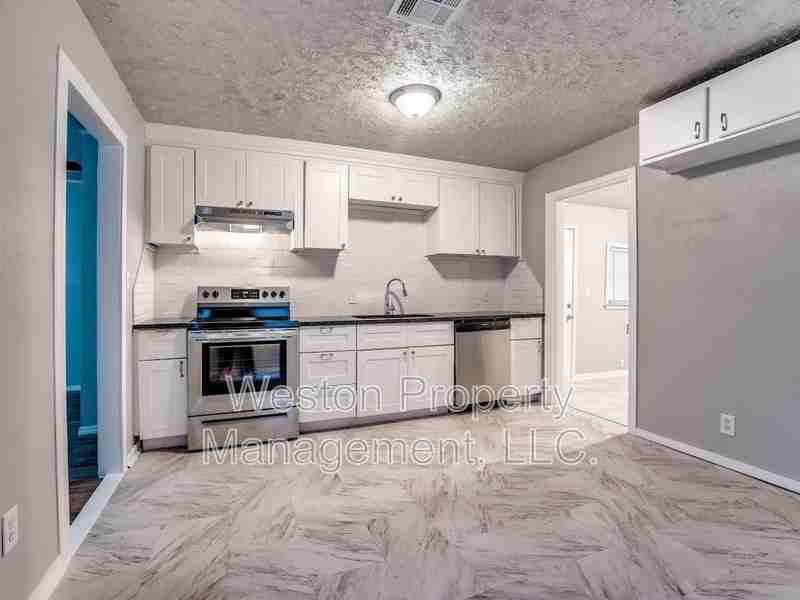 2604 Ne 22nd St - Photo 3 of 25