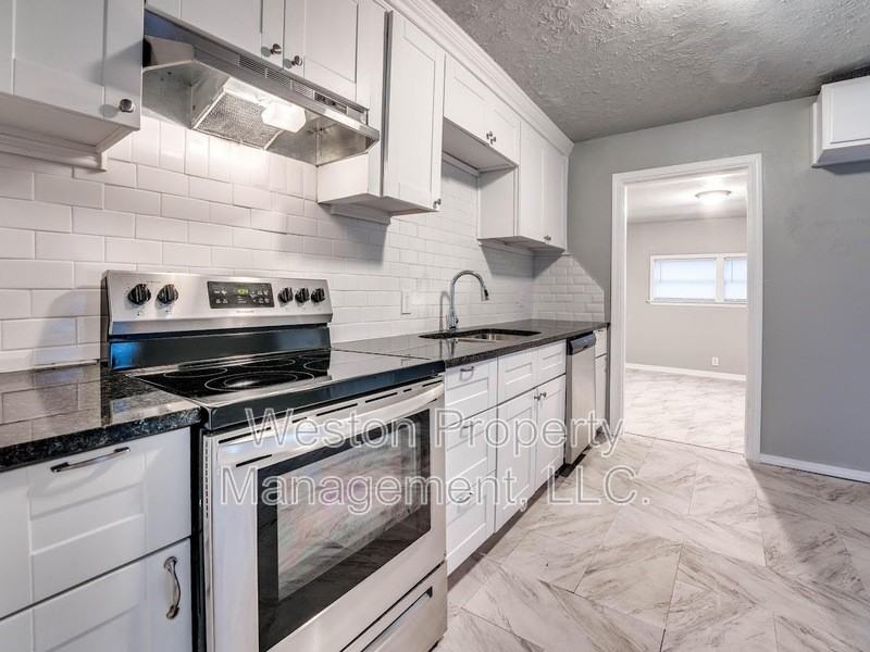 2604 Ne 22nd St - Photo 4 of 25