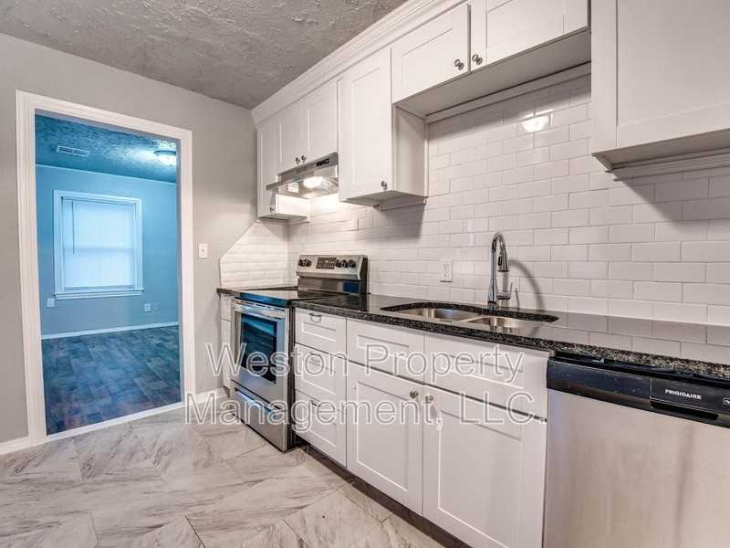 2604 Ne 22nd St - Photo 5 of 25