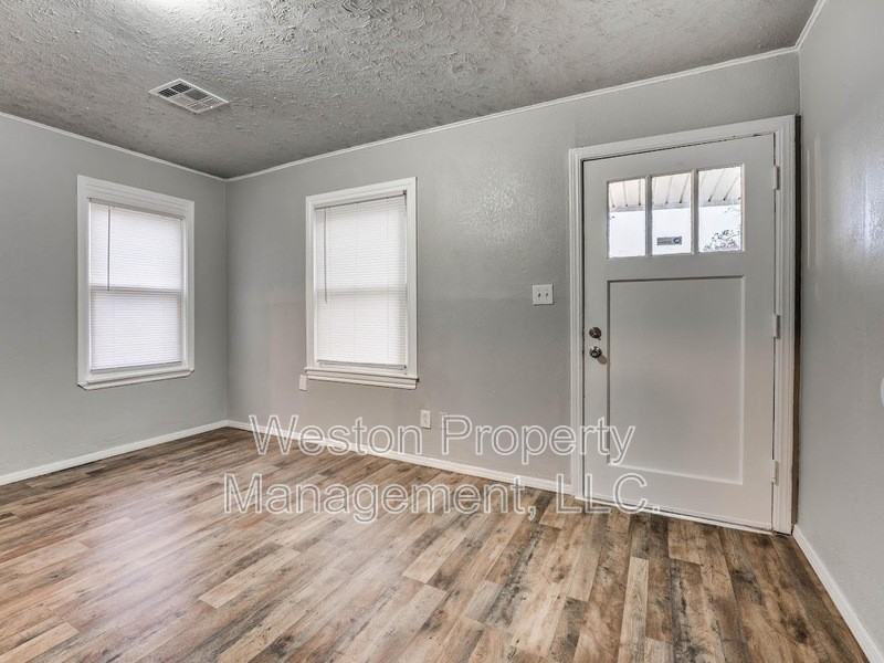 2604 Ne 22nd St - Photo 6 of 25