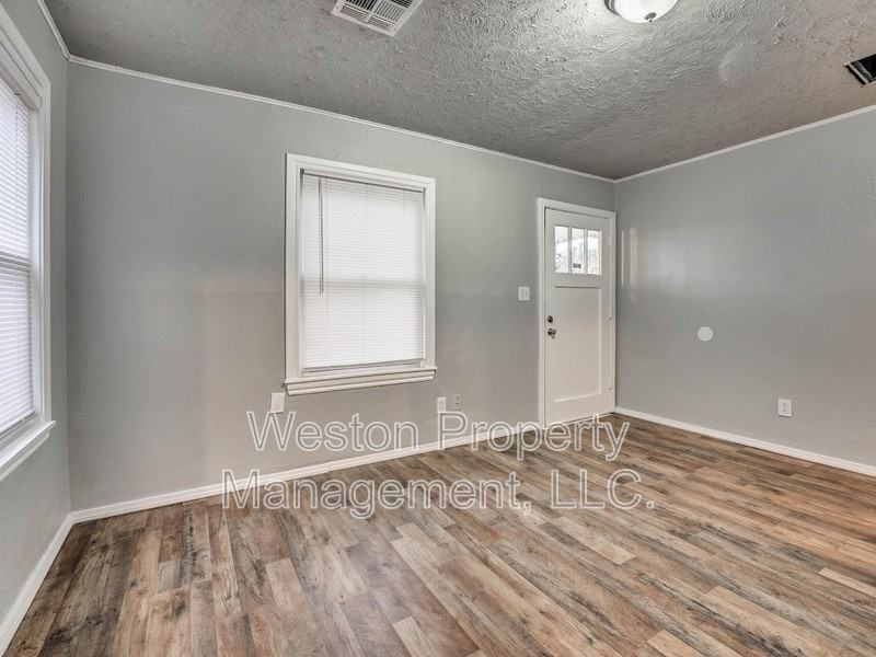 2604 Ne 22nd St - Photo 7 of 25