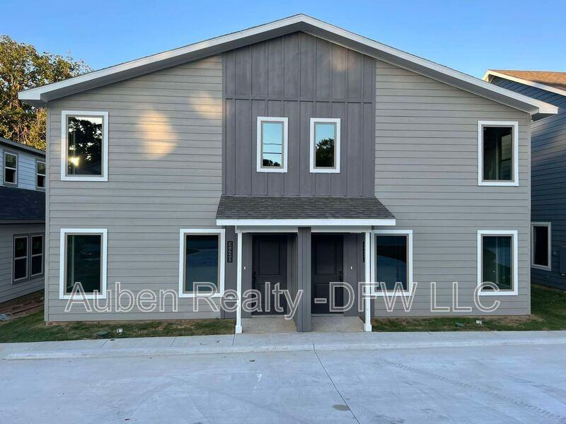 2430 S Fannin Ave - Photo 2 of 24