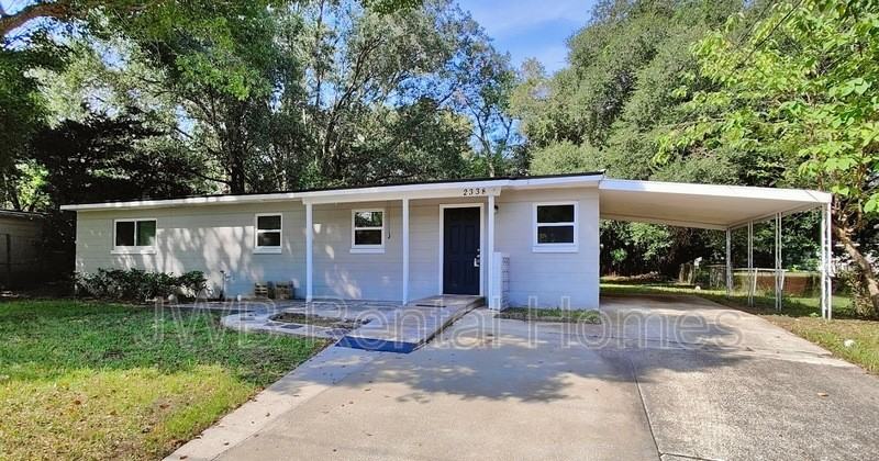 2338 Looking Glass Ln - Photo 2 of 7