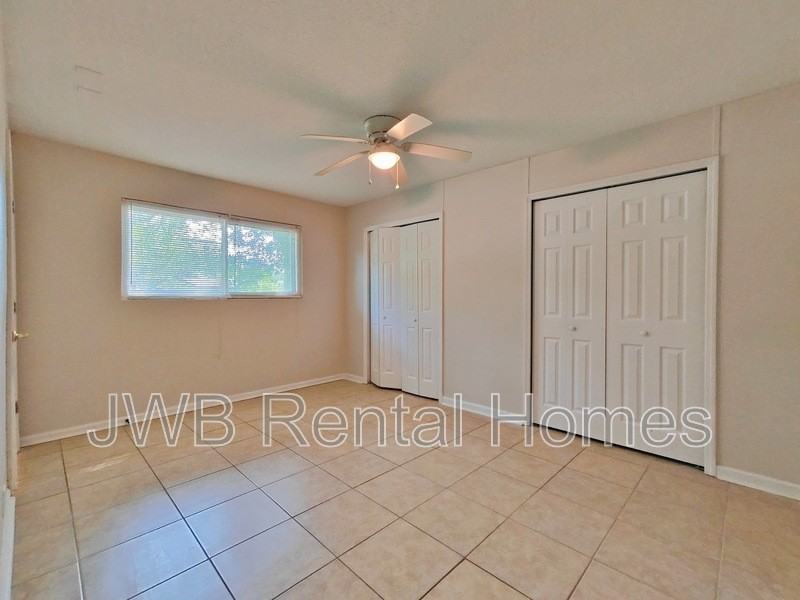 2338 Looking Glass Ln - Photo 5 of 7