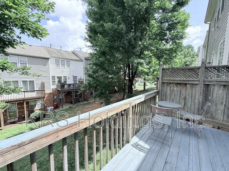 7008 Valerie Anne Dr - Photo 5 of 10