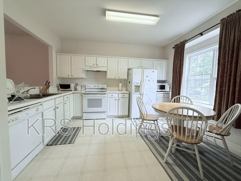 7008 Valerie Anne Dr - Photo 6 of 10