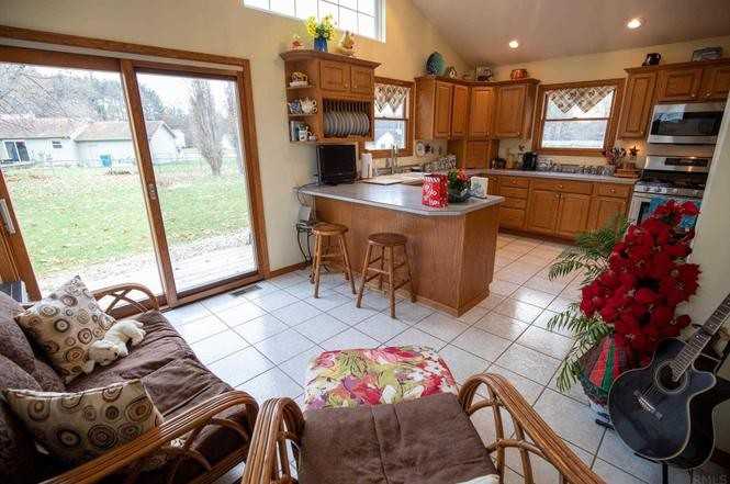 10100 Windsor Sq - Photo 2 of 5