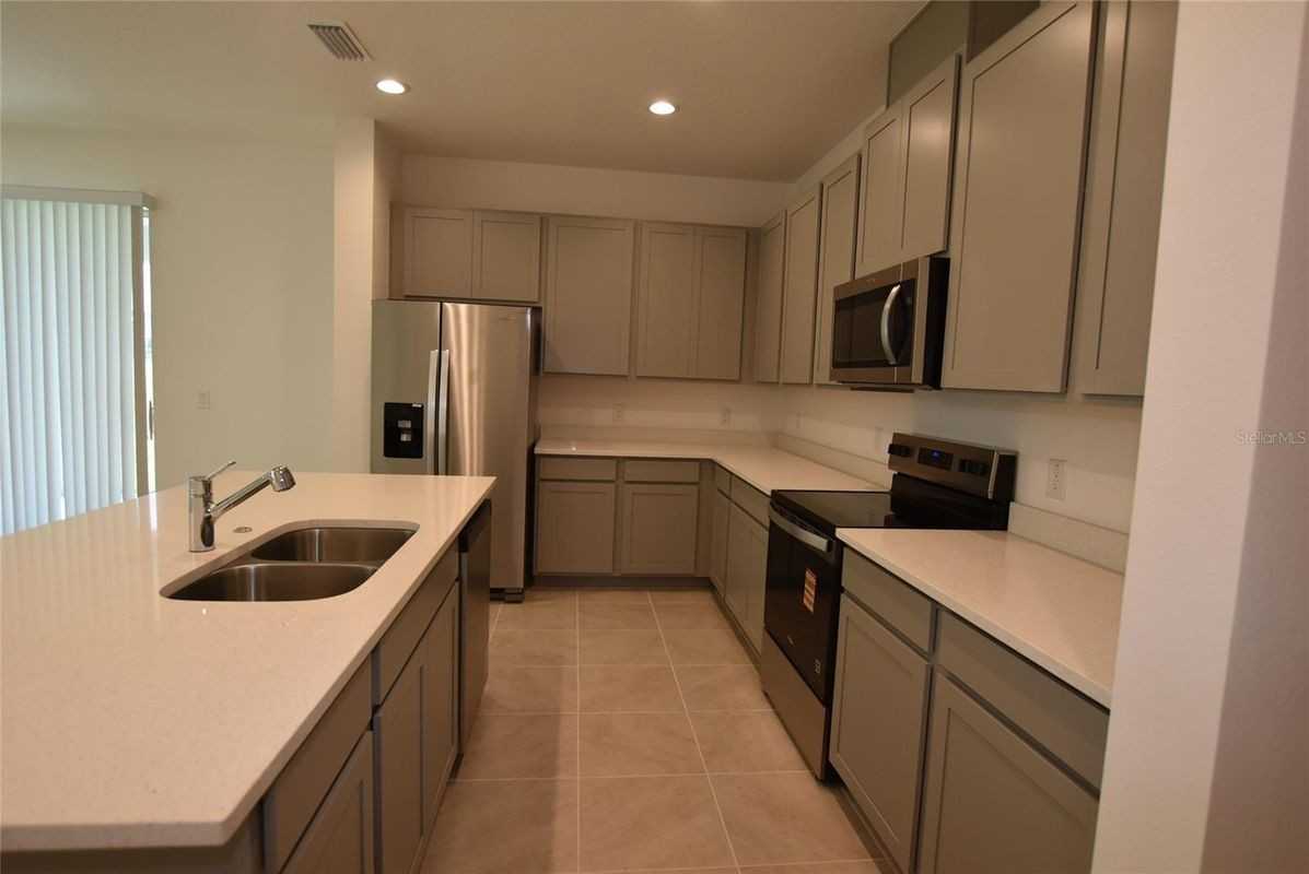 3024 Heart Lake Dr - Photo 2 of 21