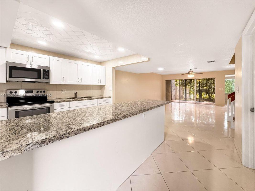 5608 Nw 19th St - Photo 2 of 10