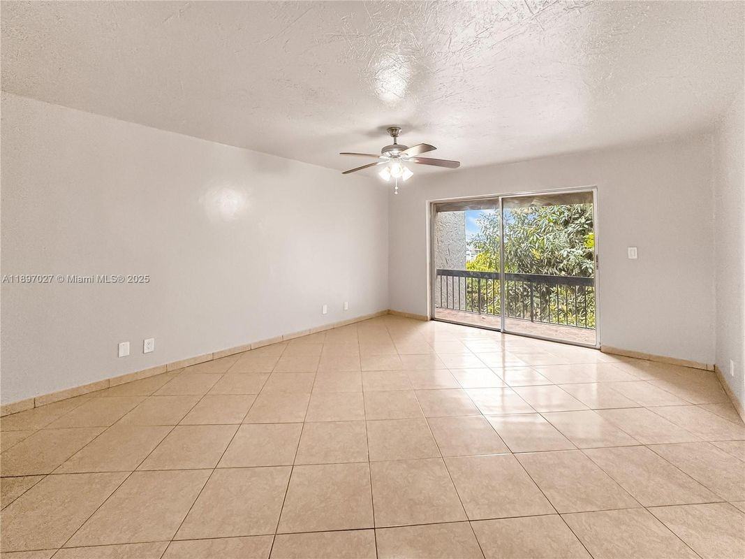 5608 Nw 19th St - Photo 6 of 10