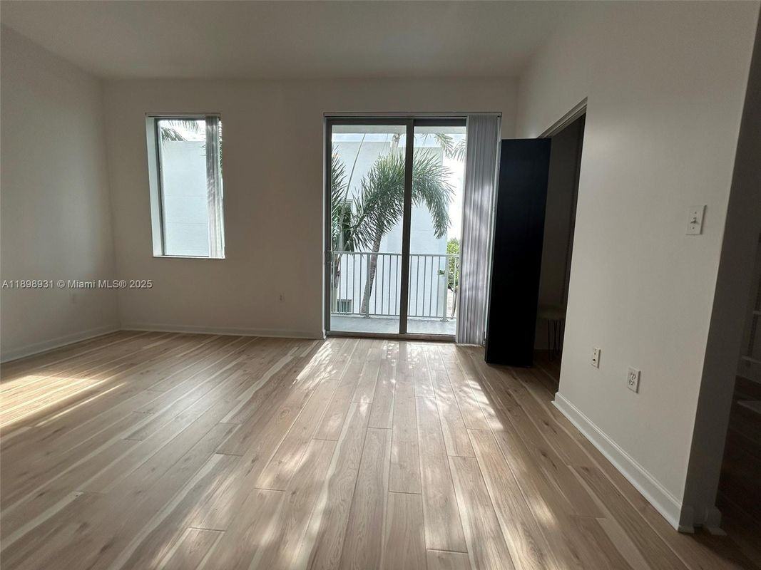 2142 Van Buren St - Photo 5 of 9