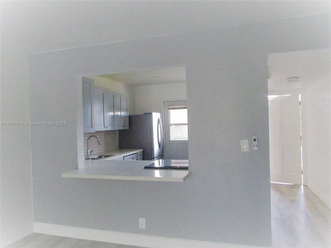 8101 Sw 24th Ct - Photo 3 of 9