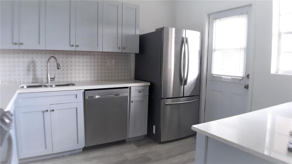 8101 Sw 24th Ct - Photo 5 of 9