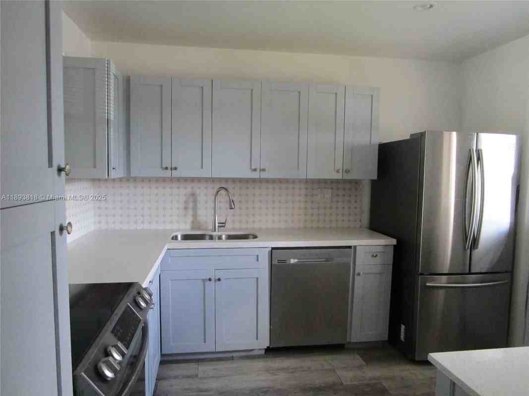 8101 Sw 24th Ct - Photo 6 of 9