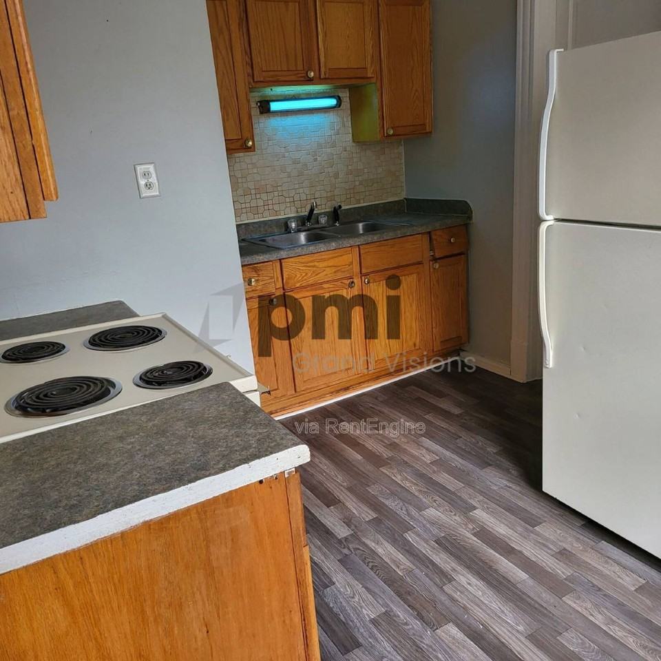 852 W Waggoner St - Photo 2 of 10