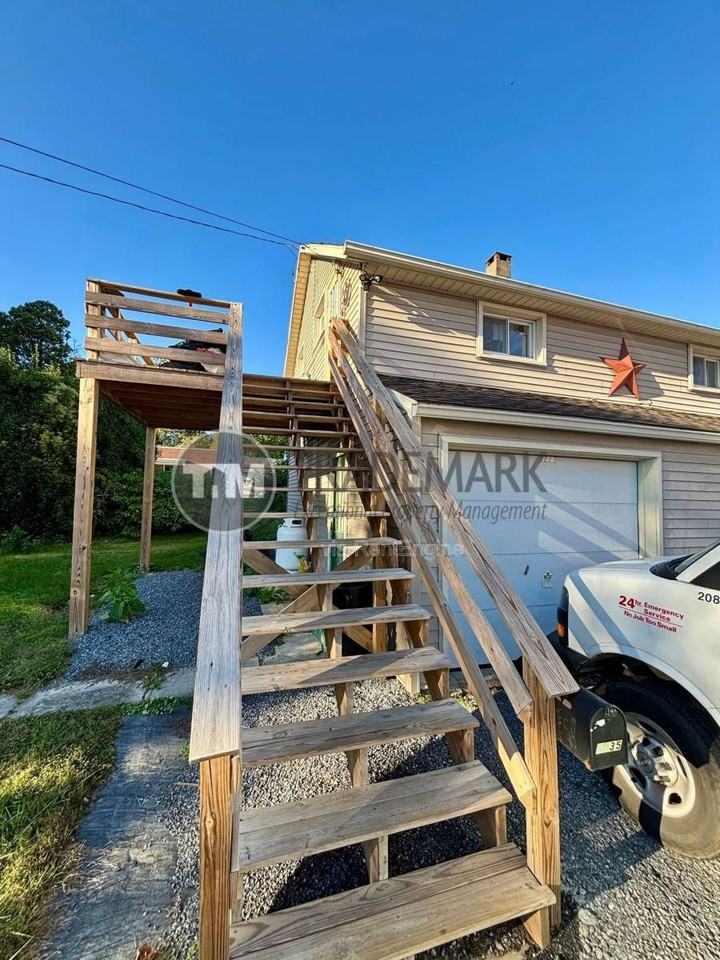 6035 Carpenter St - Photo 3 of 10