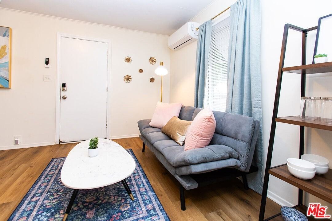 313 Fischer St - Photo 3 of 11