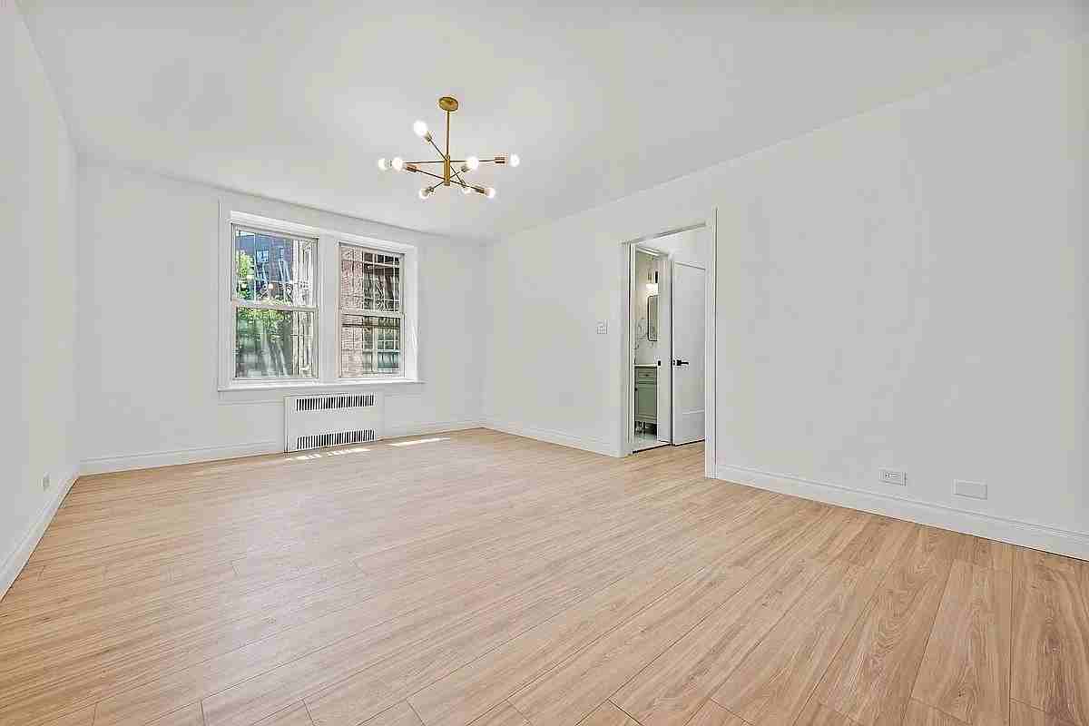 12416 84Th Rd - Photo 2 of 14