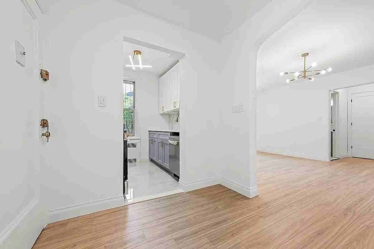 12416 84Th Rd - Photo 3 of 14