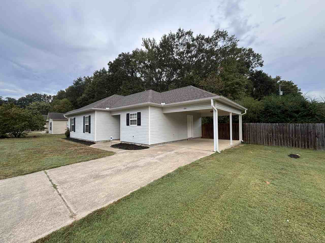 104 Lucy Ln - Photo 2 of 13