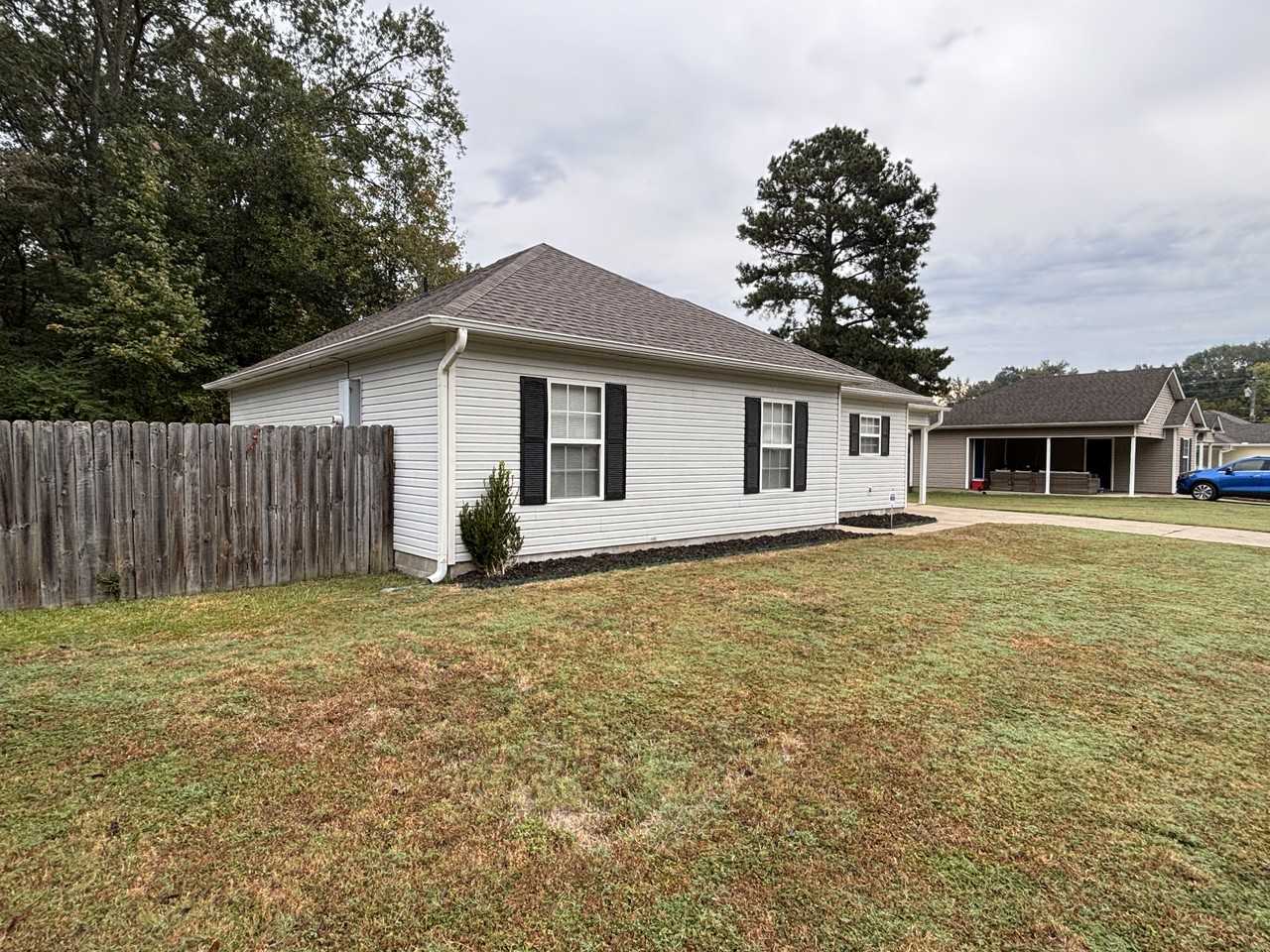 104 Lucy Ln - Photo 3 of 13