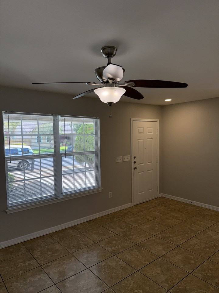 8919 Heather Ct - Photo 3 of 15