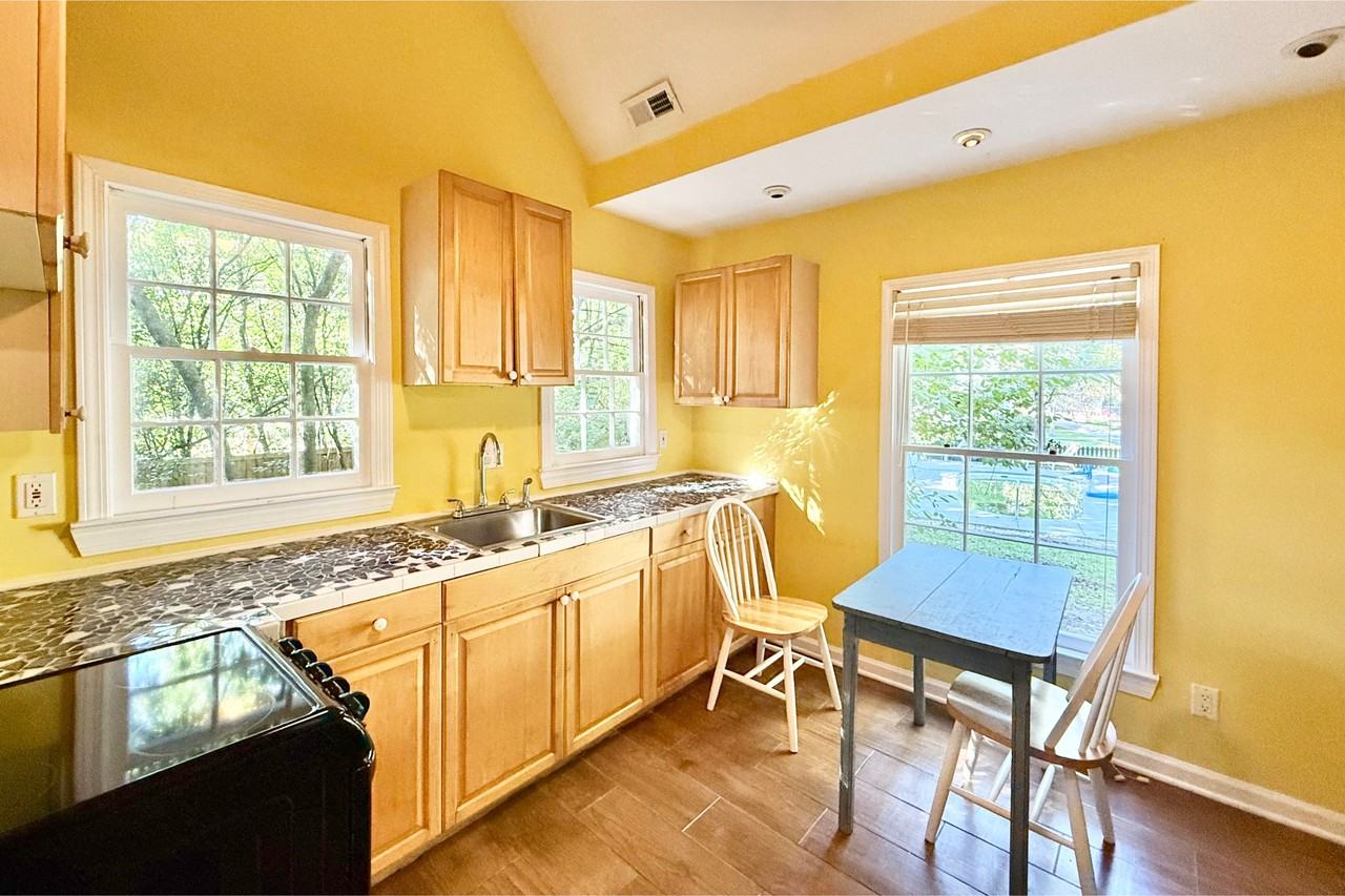 524 West Carolina Avenue - Photo 2 of 6