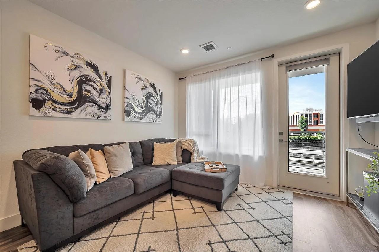 5933 Sunstone Dr - Photo 3 of 16