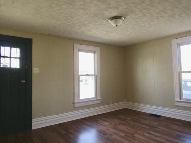 236 E Winter St - Photo 3 of 36