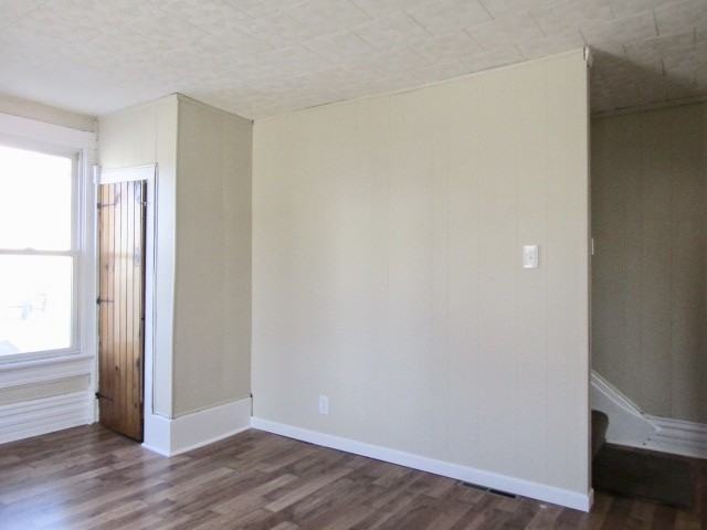 236 E Winter St - Photo 6 of 36