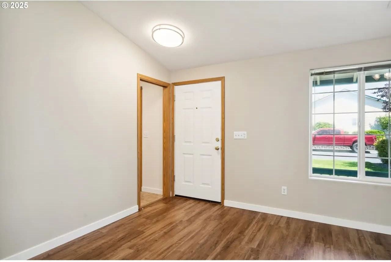 7803 Ne 21st St - Photo 2 of 18