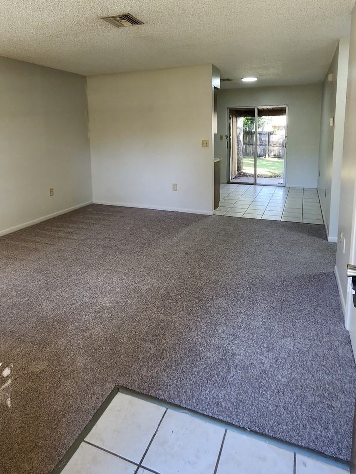 20045 Suncrest Dr - Photo 3 of 11
