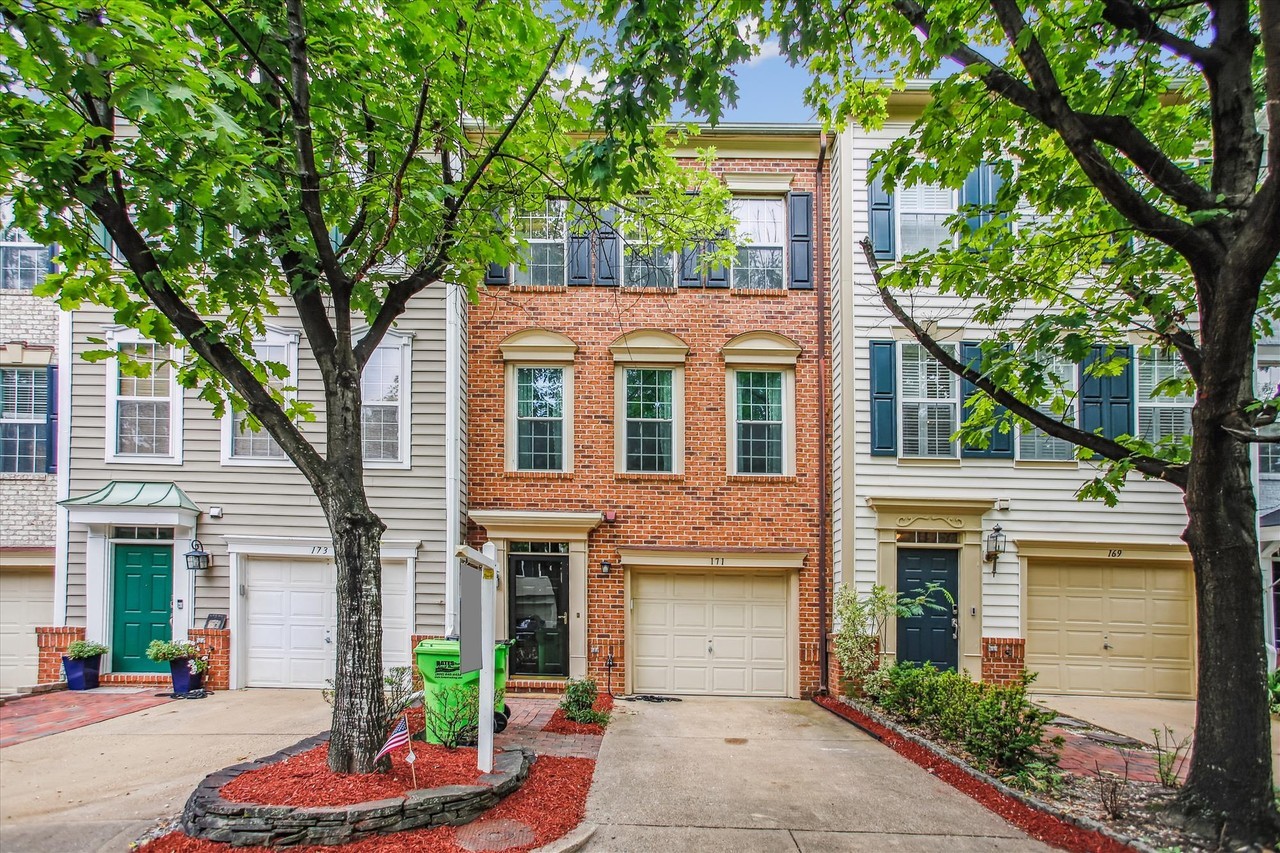 171 Barrett Pl - Photo 2 of 50