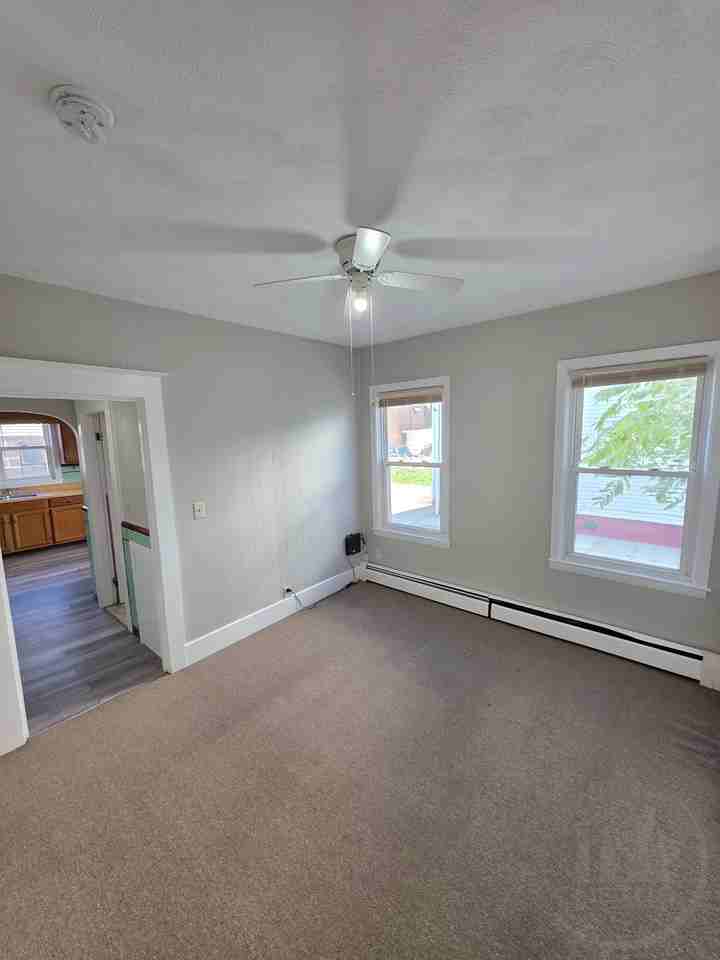 203 Laurel Hill Ave - Photo 4 of 10