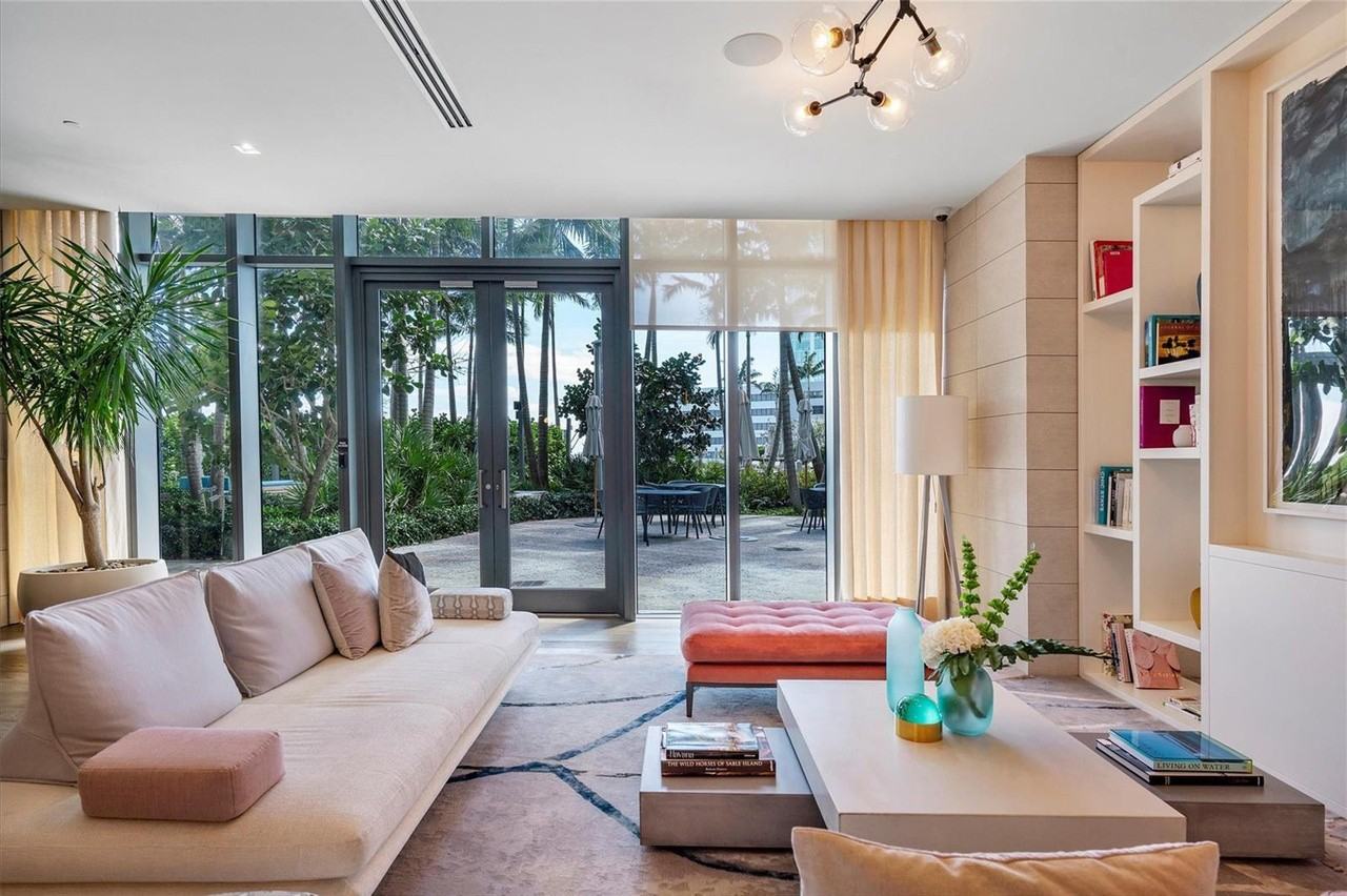 650 Ne 32Nd St - Photo 2 of 12