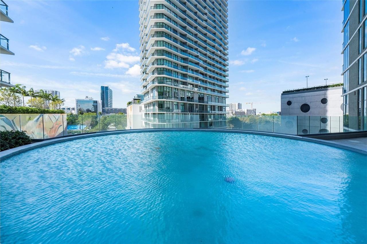 650 Ne 32Nd St - Photo 3 of 12