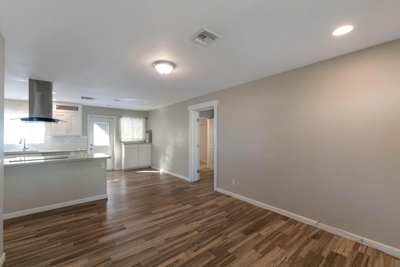 2558 E Alta Vista St - Photo 3 of 27