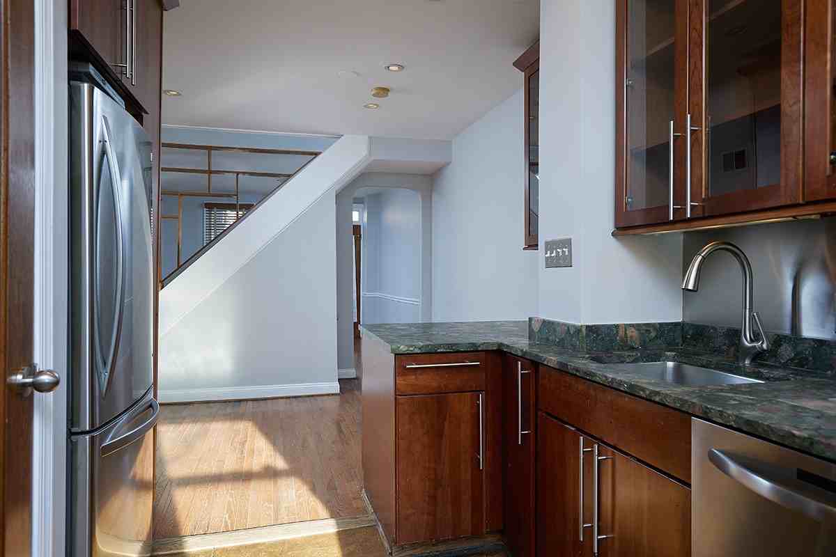 964 Florida Ave Nw - Photo 4 of 25