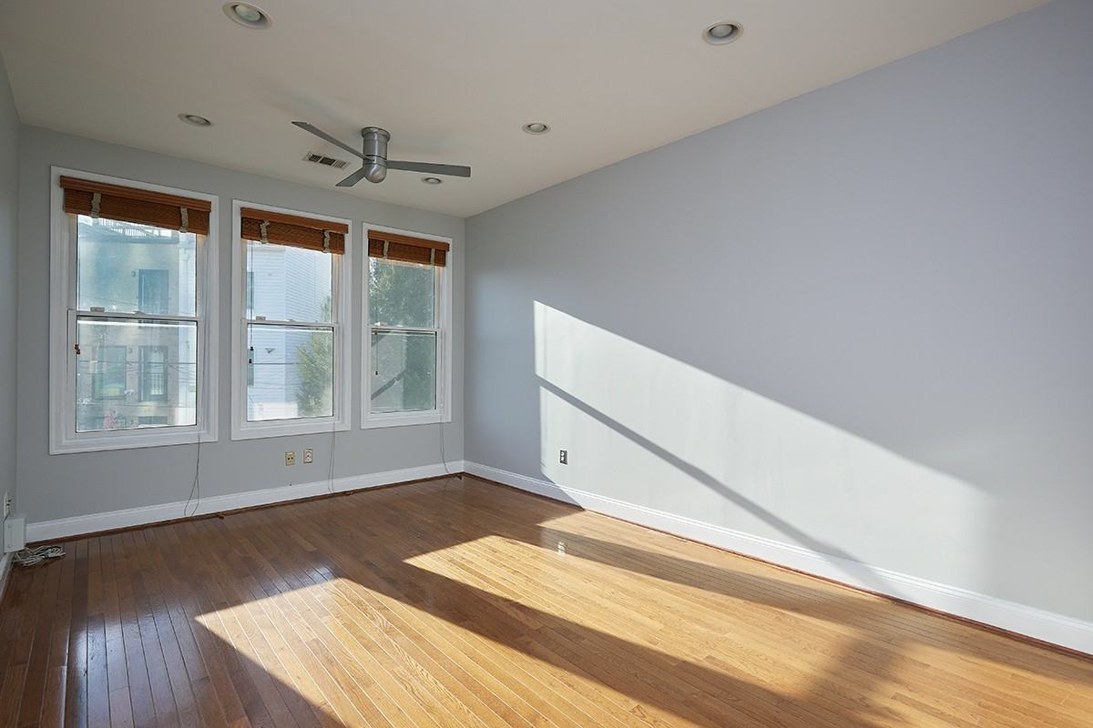 964 Florida Ave Nw - Photo 7 of 25