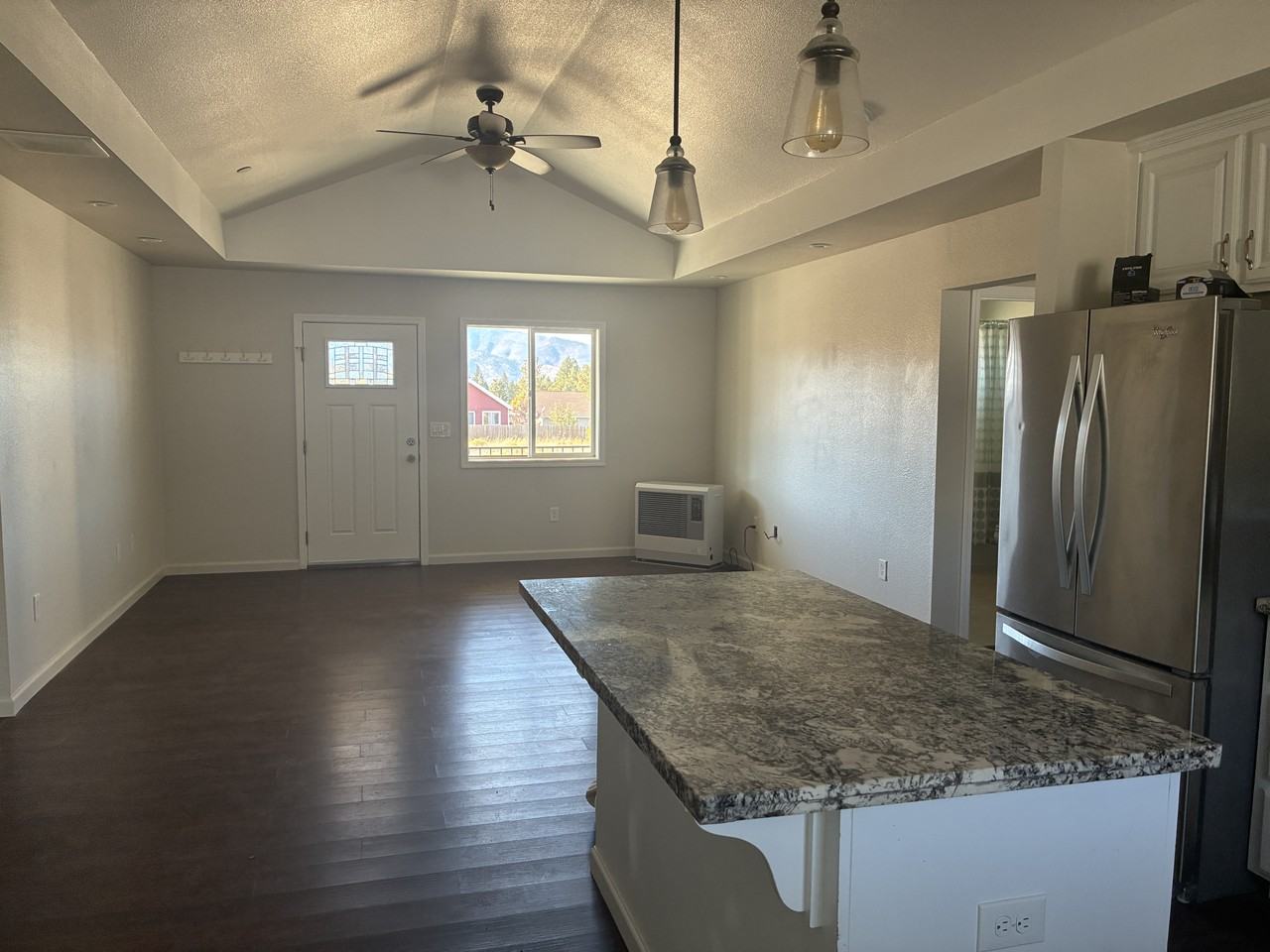 82 Pine St - Photo 3 of 8