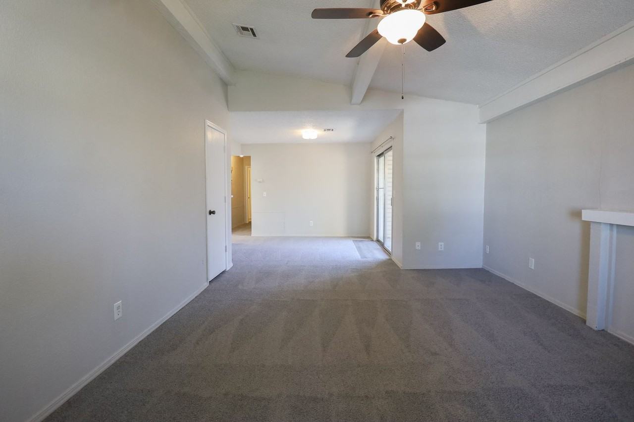 11020 E 14th Pl - Photo 5 of 27